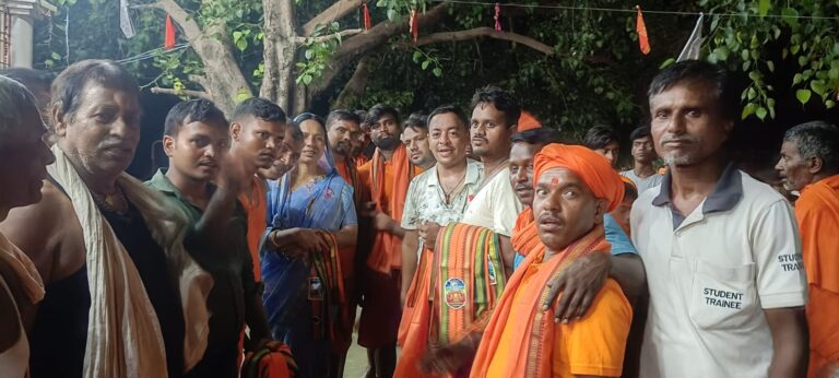 कांवरियों का सम्मान, शिवभक्तों को अंगवस्त्र भेंट