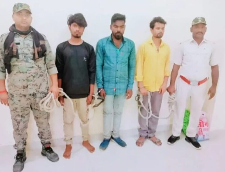 एंटी क्राइम चेकिंग के दौरान तीन युवक गिरफ्तार, ट्रैफिक नियम तोड़ने और पुलिस से बदसलूकी का आरोप
