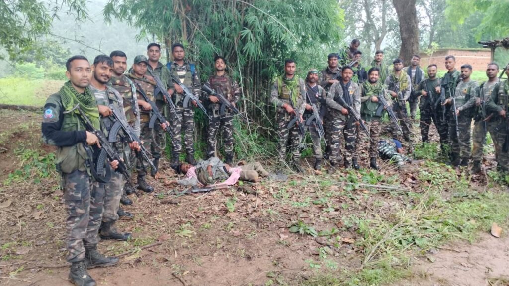 गुमला में बड़ी मुठभेड़: तीन जेजेएमपी उग्रवादी ढेर, AK-47 और भारी हथियार बरामद गुमला में बड़ी मुठभेड़: तीन जेजेएमपी उग्रवादी ढेर, AK-47 और भारी हथियार बरामद