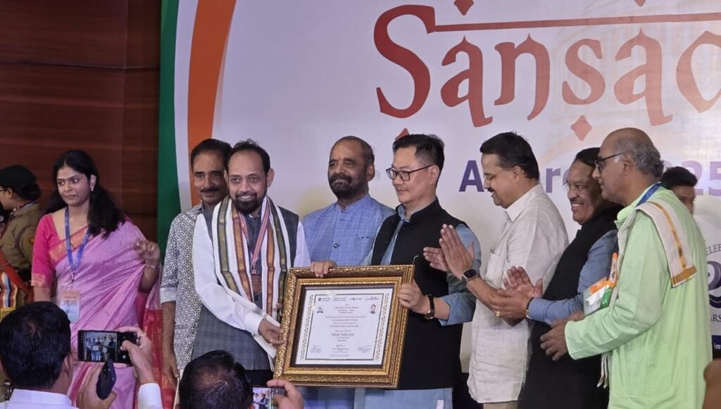 सांसद के सम्मान से जमशेदपुर वासी हुए गौरवान्वित, सांसद बिद्युत दा को लगातार तीसरी बार मिला संसद रत्न।