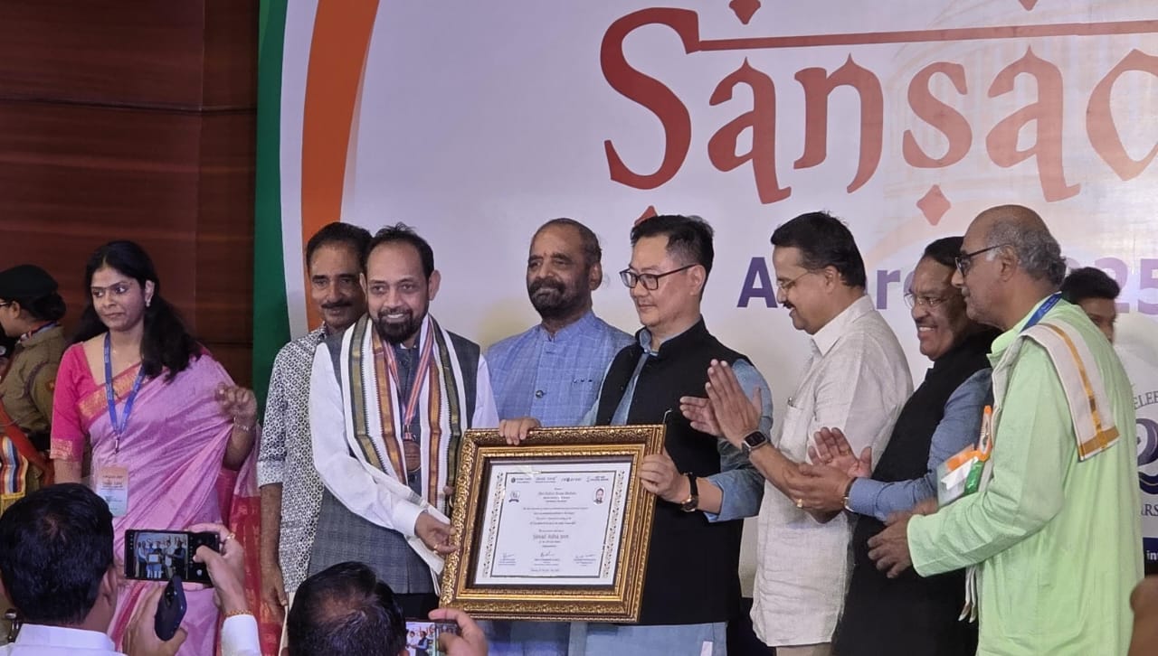 सांसद के सम्मान से जमशेदपुर वासी हुए गौरवान्वित, सांसद बिद्युत दा को लगातार तीसरी बार मिला संसद रत्न।