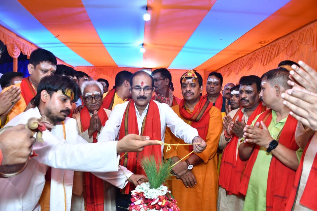 टाटा मोटर्स वर्कर्स यूनियन का महा रूद्राभिषेक कार्यक्रम धूमधाम से आयोजित , हजारों श्रद्धालु महाप्रसाद ग्रहण किये। टाटा मोटर्स वर्कर्स यूनियन का महा रूद्राभिषेक कार्यक्रम धूमधाम से आयोजित , हजारों श्रद्धालु महाप्रसाद ग्रहण किये।