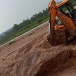 NGT नियमों की उड़ाई धज्जियां,अवैध बालू उठाव पर प्रशासन मौन