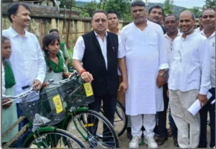 विशुनपुरा में साइकिल वितरण समारोह आयोजित