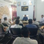 लातेहार:श्रम कानूनों के अनुपालन को लेकर परिवहन कारोबारियों संग श्रम विभाग की बैठक