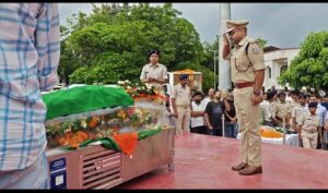 गढ़वा: पूर्व मंत्री चंद्रशेखर दुबे को राजकीय सम्मान के साथ दी गई श्रद्धांजलि