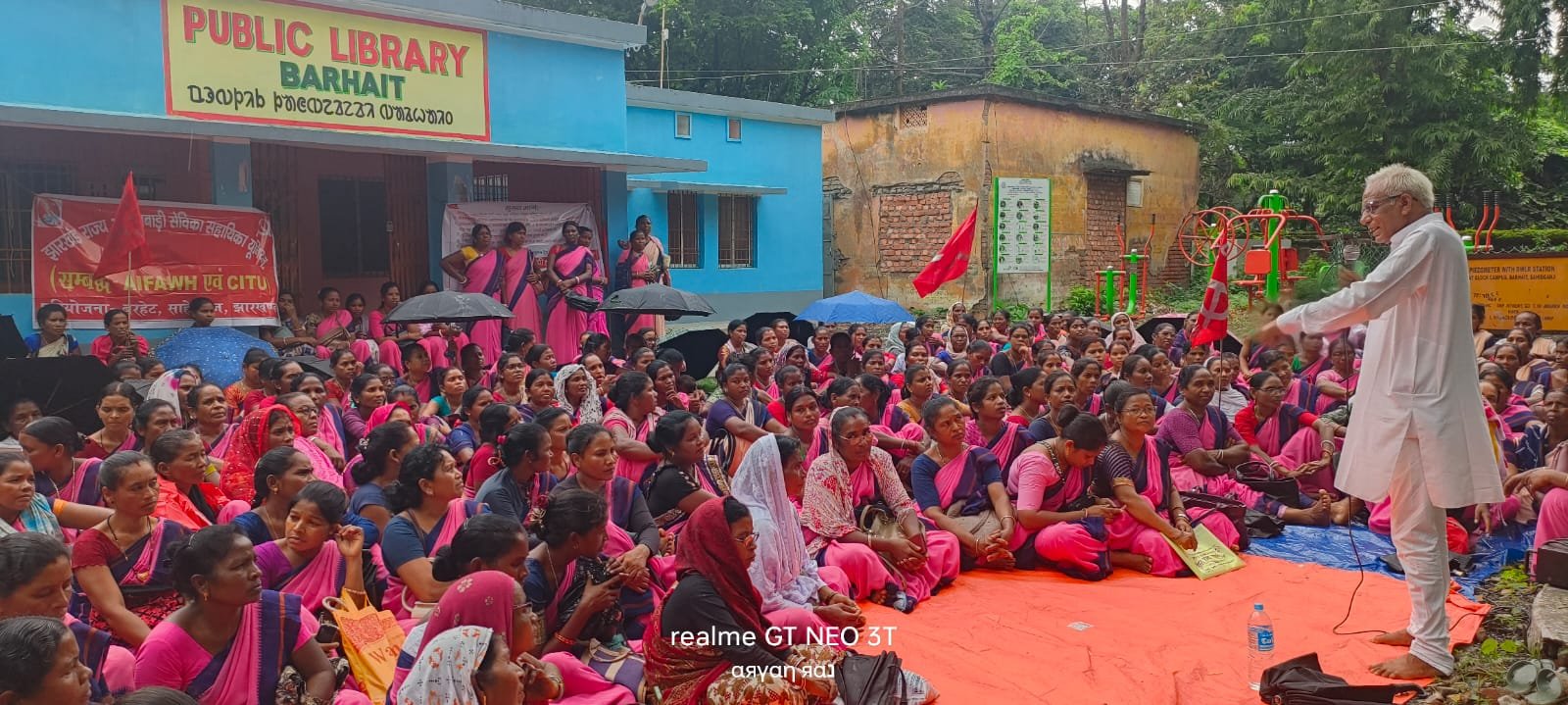 बरहरवा:देशव्यापी हड़ताल में आंगनबाड़ी सेविका-सहायिका धरना पर, कई विद्यालयों में मध्यान्ह भोजन व्यवस्था रही प्रभावित बरहरवा:देशव्यापी हड़ताल में आंगनबाड़ी सेविका-सहायिका धरना पर, कई विद्यालयों में मध्यान्ह भोजन व्यवस्था रही प्रभावित