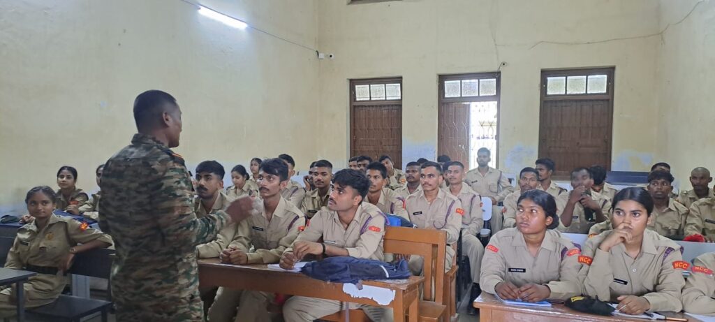 साहिबगंज कॉलेज में अग्निवीर भर्ती को लेकर विद्यार्थियों को दिया गया प्रशिक्षण