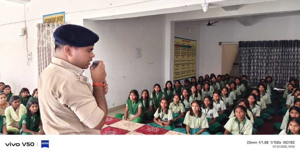 केतार थाना प्रभारी ने कस्तूरबा विद्यालय में चलाया जागरूकता अभियान