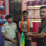 गुम हुआ मोबाइल पुलिस ने किया बरामद, शिकायतकर्ता ने जताया आभार
