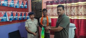 गुम हुआ मोबाइल पुलिस ने किया बरामद, शिकायतकर्ता ने जताया आभार