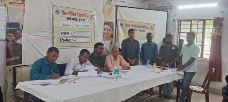 झारखंड राज्य विधिक सेवा प्राधिकार (झालसा) के निर्देश पर सीएचसी बर हेट में दिव्यांग शिविर का आयोजन।
