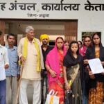अबुआ आवास योजना में मुखिया पर रिश्वत लेने का आरोप, ग्रामीणों ने बीडीओ को सौंपा ज्ञापन
