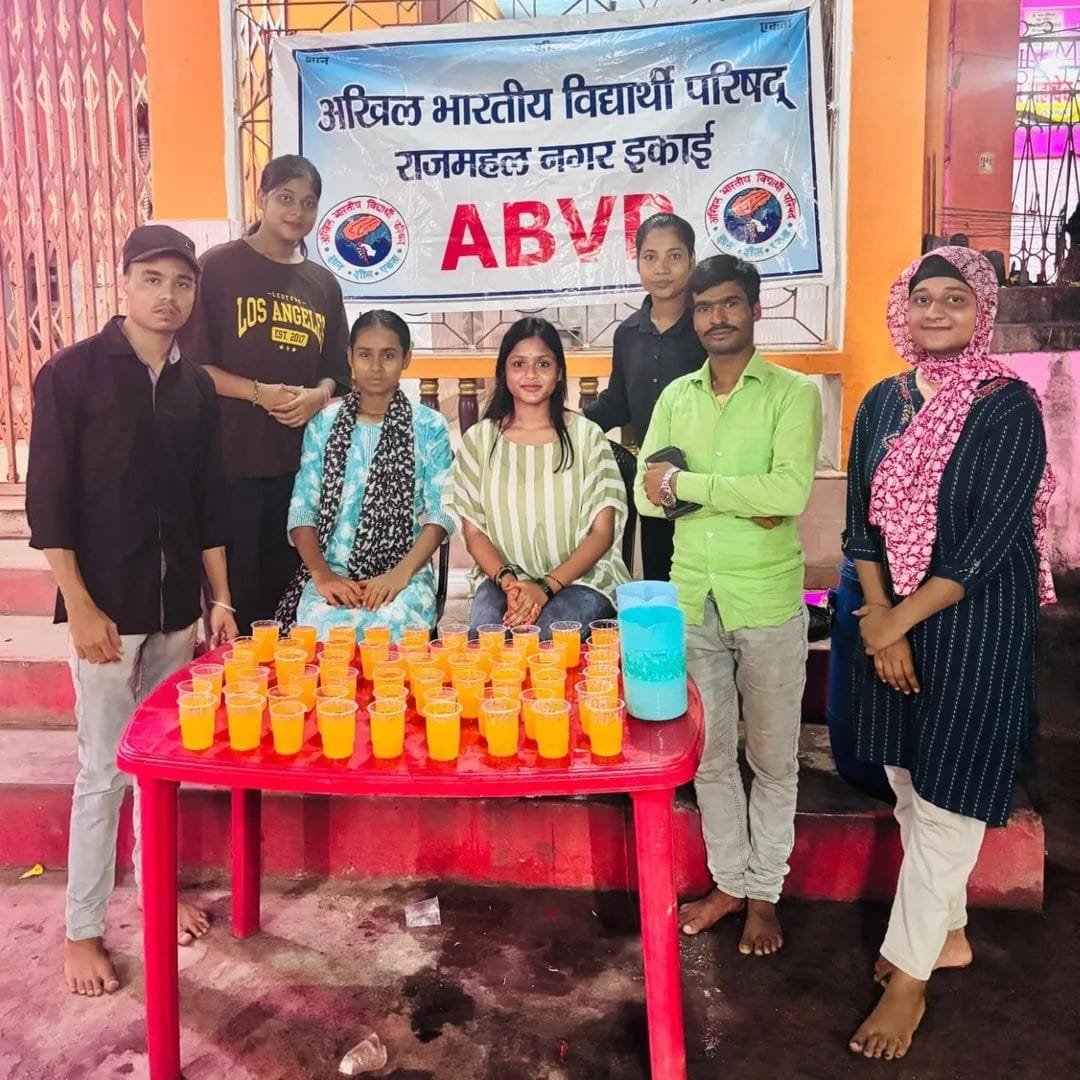 विद्यार्थी परिषद के कार्यकर्ताओं ने कांवरियों के बीच किया शरबत व ठंडा पानी वितरण विद्यार्थी परिषद के कार्यकर्ताओं ने कांवरियों के बीच किया शरबत व ठंडा पानी वितरण