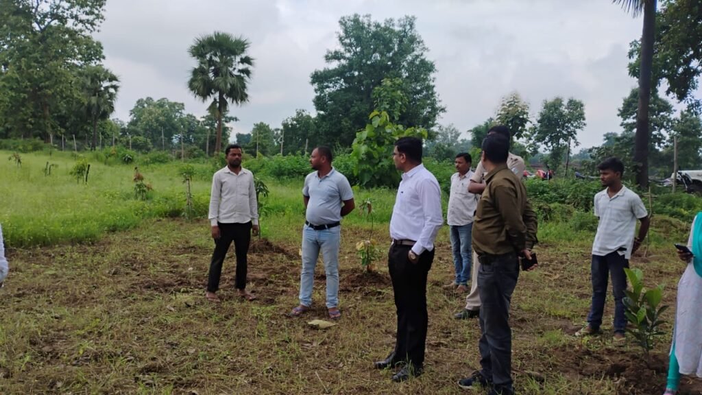 उप विकास आयुक्त ने चंदवा प्रखंड का किया निरीक्षण,योजनाओं की प्रगति की समीक्षा कर दिए आवश्यक निर्देश उप विकास आयुक्त ने चंदवा प्रखंड का किया निरीक्षण,योजनाओं की प्रगति की समीक्षा कर दिए आवश्यक निर्देश
