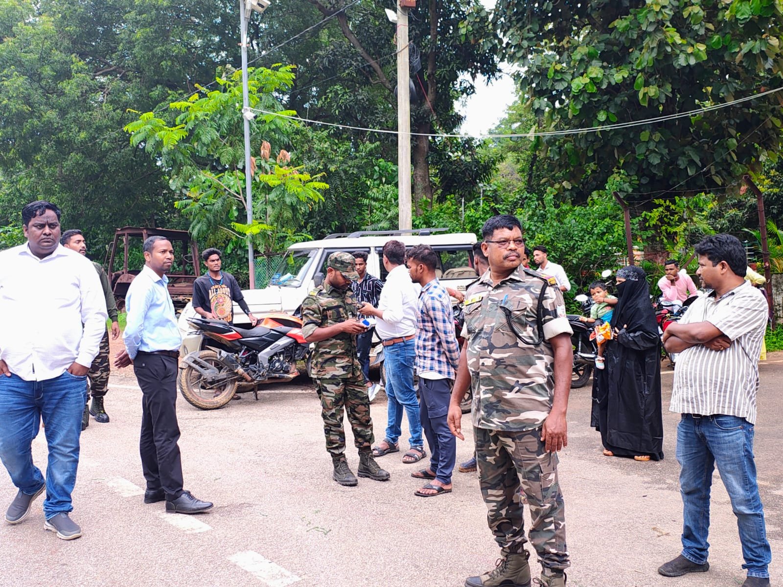 रायडीह थाना के सामने मोटरसाइकिल चेकिंग एवं जागरूकता अभियान, 25 लोगों को दी गई रोड सेफ्टी काउंसलिंग