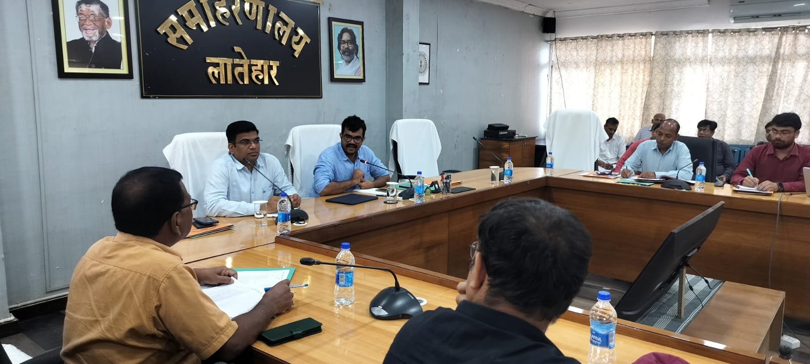 उपायुक्त की अध्यक्षता में नीति आयोग व डीएमएफटी कार्यों की समीक्षा बैठक संपन्न उपायुक्त की अध्यक्षता में नीति आयोग व डीएमएफटी कार्यों की समीक्षा बैठक संपन्न
