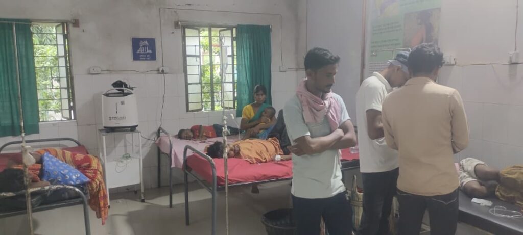 इलाज कराकर लौट रहे परिवार की बाइक आमने-सामने टकराई, तीन लोग घायल इलाज कराकर लौट रहे परिवार की बाइक आमने-सामने टकराई, तीन लोग घायल