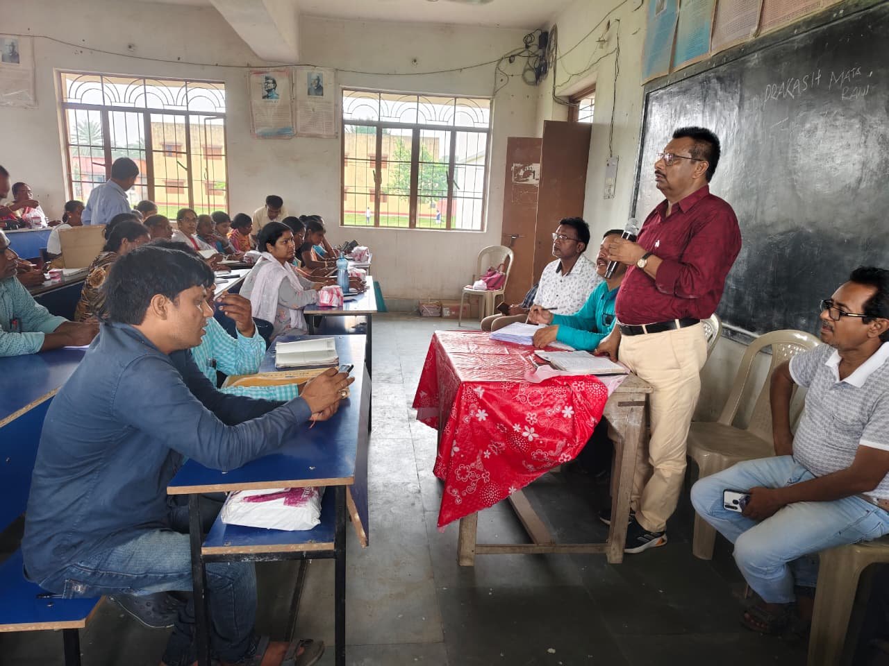 बरहरवा में शिक्षकों की मासिक गुरु गोष्ठी सम्पन्न, मध्यान भोजन और खेल आयोजन पर विशेष जोर बरहरवा में शिक्षकों की मासिक गुरु गोष्ठी सम्पन्न, मध्यान भोजन और खेल आयोजन पर विशेष जोर