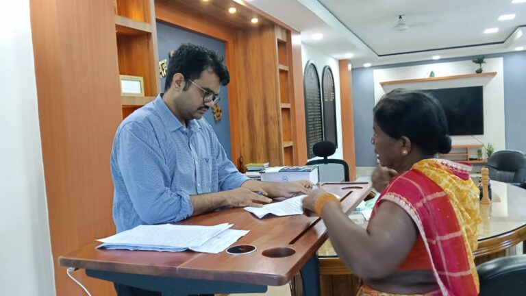जन शिकायत निवारण में उपायुक्त ने सुनी ग्रामीणों की समस्या,दिए निदान के निर्देश