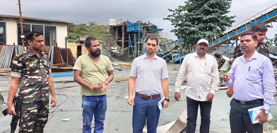गढ़वा : उपायुक्त ने रंका प्रखंड में खनन स्थलों का किया निरीक्षण, पारदर्शिता और सुरक्षा मानकों पर दिया विशेष जोर गढ़वा : उपायुक्त ने रंका प्रखंड में खनन स्थलों का किया निरीक्षण, पारदर्शिता और सुरक्षा मानकों पर दिया विशेष जोर