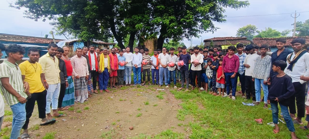 सतबरवा प्रखण्ड मुख्यालय अंतर्गत फुटबॉल वितरण समारोह आयोजित सतबरवा प्रखण्ड मुख्यालय अंतर्गत फुटबॉल वितरण समारोह आयोजित