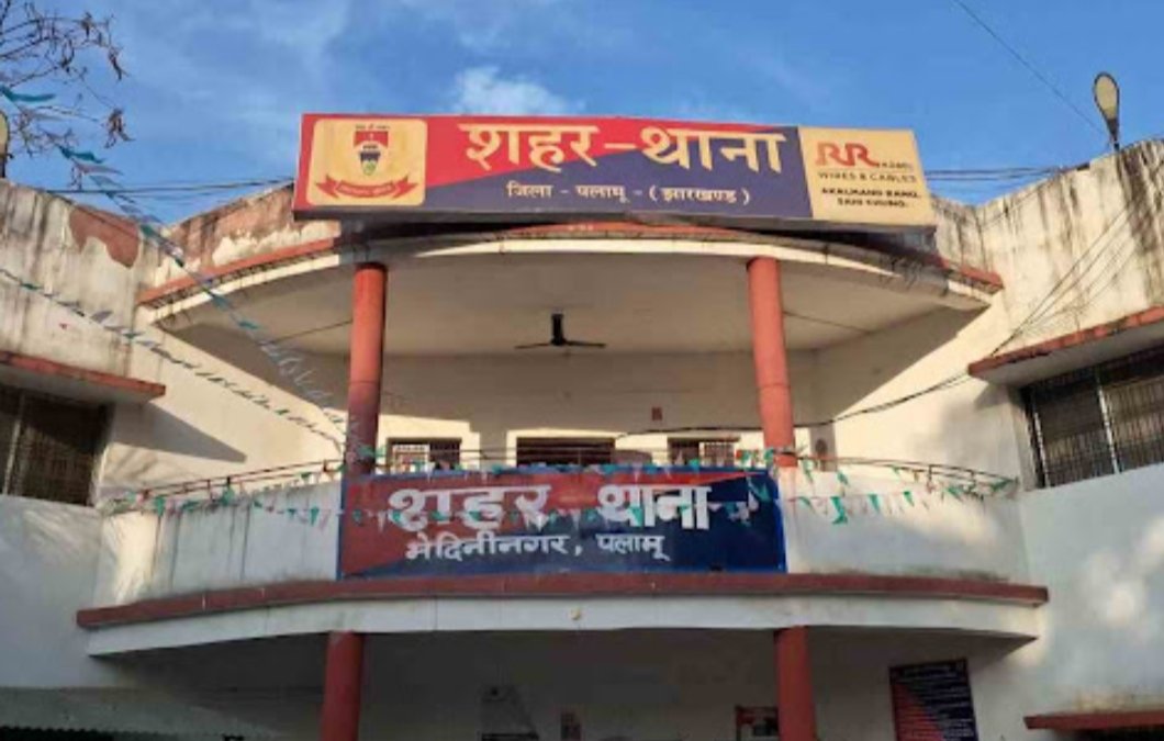 CISF जवान ने ट्रैफिक पुलिस अधिकारी से की मारपीट,भेजा गया जेल CISF जवान ने ट्रैफिक पुलिस अधिकारी से की मारपीट,भेजा गया जेल