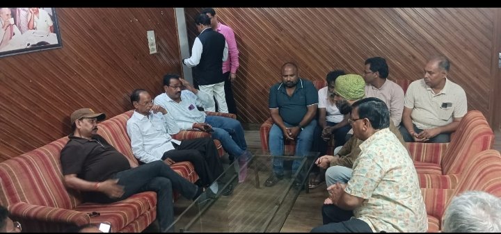 बॉक्साइट ट्रकों का परिचालन शीघ्र शुरू कराने के लिए प्रयासरत हूं:धीरज प्रसाद साहू बॉक्साइट ट्रकों का परिचालन शीघ्र शुरू कराने के लिए प्रयासरत हूं:धीरज प्रसाद साहू