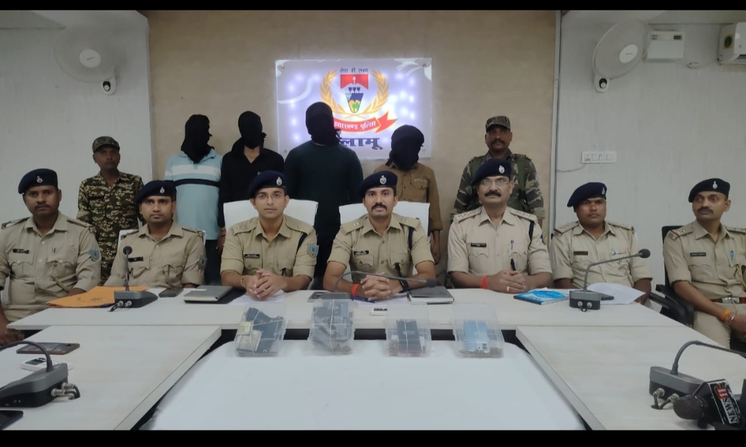 बड़ी घटना को अंजाम देने के फ़िराक में थे अपराधी,पुलिस ने चार अपराधियों को हथियार के साथ किया गिरफ्तार