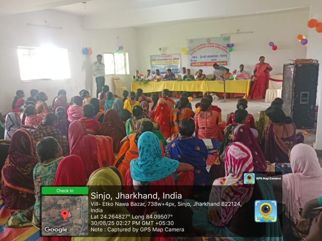 नावा बाजार प्रखंड सभागार में ग्रामीणों को दी गई आर्थिक जागरूकता की जानकारी