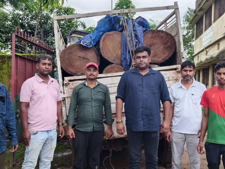 ₹1 लाख की अवैध लकड़ी वन विभाग ने की जप्त