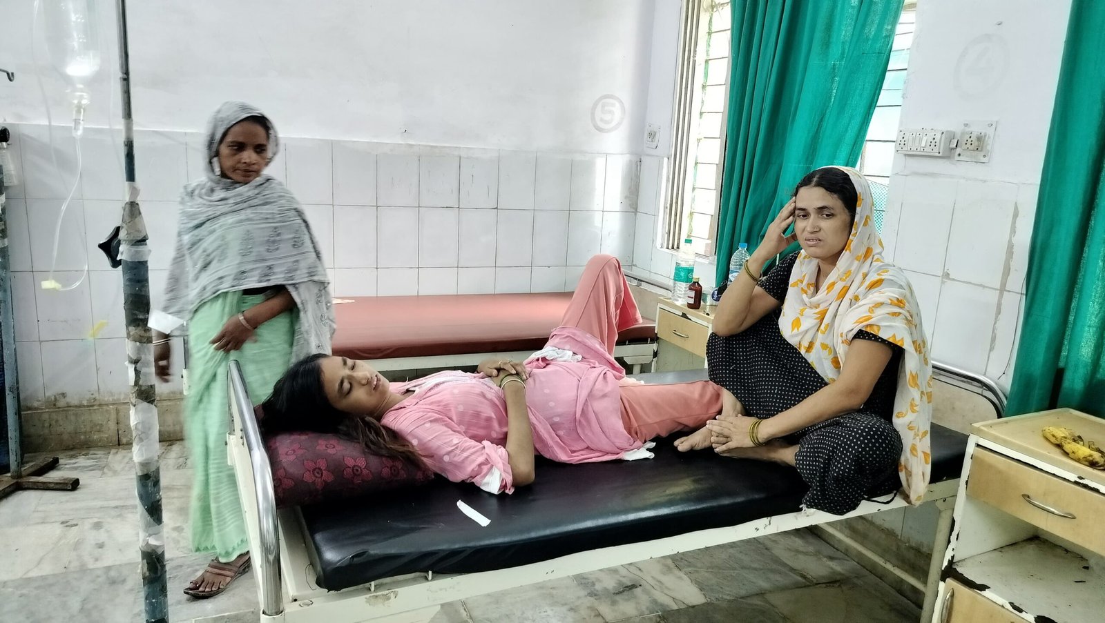 जहरीली पदार्थ खाने से किशोरी मूर्छित