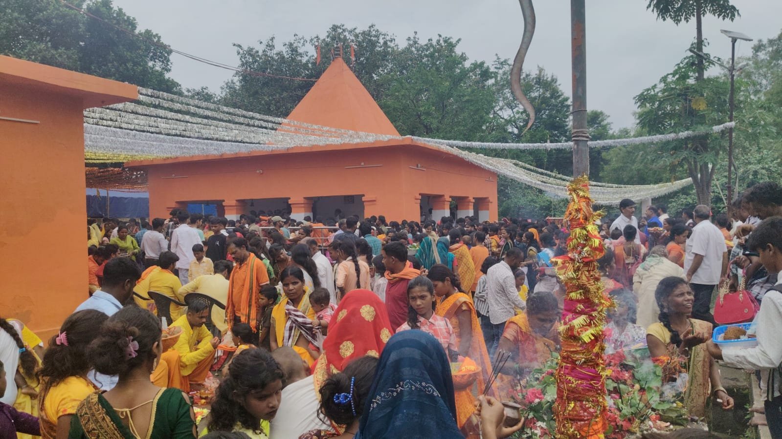 अंतिम सोमवारी पर देवाकी बाबाधाम में उमड़ा श्रद्धालुओं का सैलाब