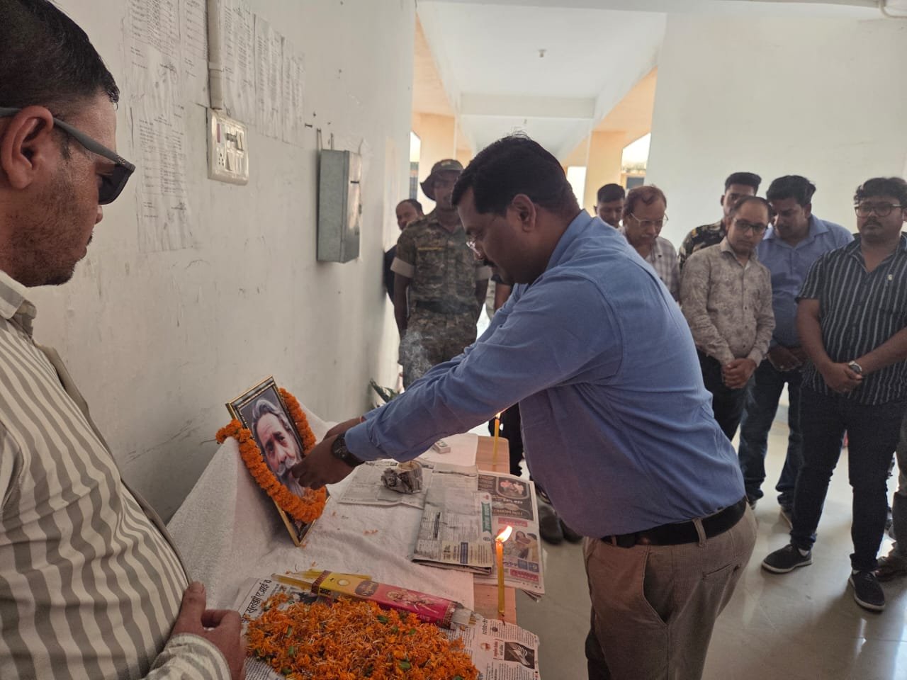 दिशोम गुरु शिबू सोरेन के निधन पर सतबरवा में शोकसभा आयोजित दिशोम गुरु शिबू सोरेन के निधन पर सतबरवा में शोकसभा आयोजित