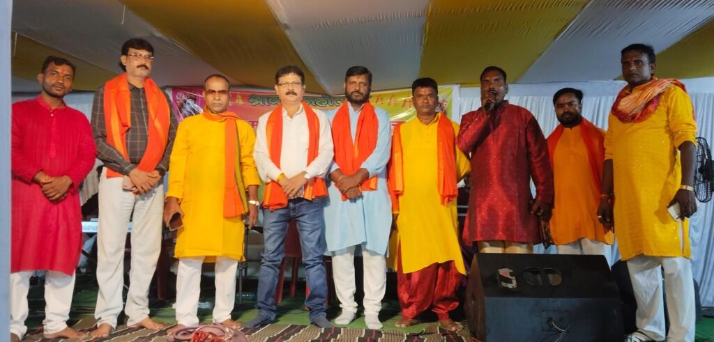 सलगाझरी में भजन संध्या कार्यक्रम आयोजित,भोला के नगरिया में जे झूम के नाचेला … सलगाझरी में भजन संध्या कार्यक्रम आयोजित,भोला के नगरिया में जे झूम के नाचेला …