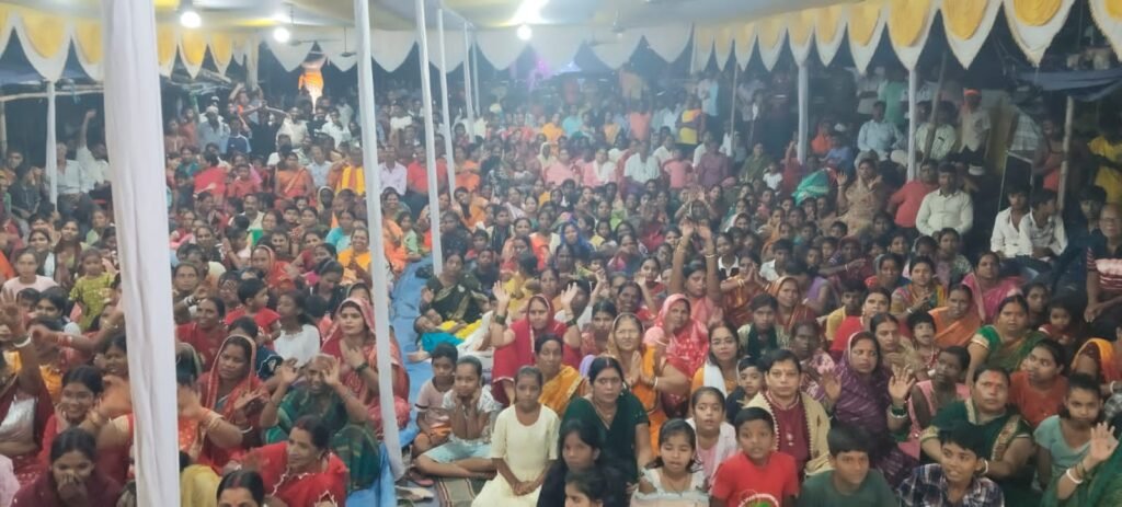 सलगाझरी में भजन संध्या कार्यक्रम आयोजित,भोला के नगरिया में जे झूम के नाचेला … सलगाझरी में भजन संध्या कार्यक्रम आयोजित,भोला के नगरिया में जे झूम के नाचेला …