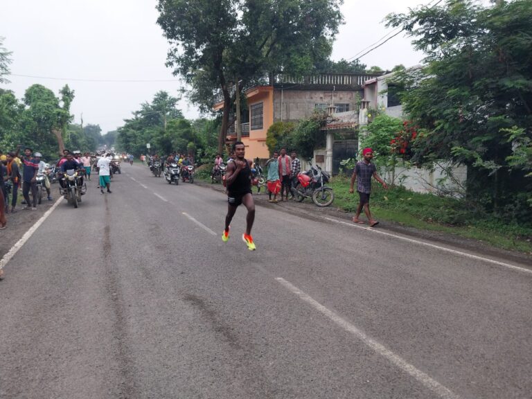 विश्व आदिवासी दिवस पर मैराथन में रंजीत किस्कू बने विजेता