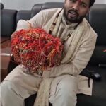 खान सर को राखी बांधने के लिए बहनों को करनी पड़ी मशक्कत ,15000 राखियां बंधी खान सर के कलाई पर