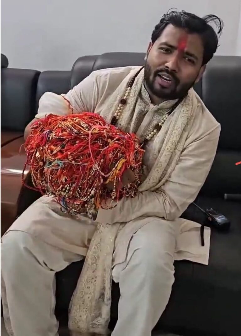 खान सर को राखी बांधने के लिए बहनों को करनी पड़ी मशक्कत ,15000 राखियां बंधी खान सर के कलाई पर