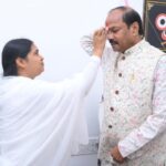 सैकड़ों बहनें जन प्रिय भाई रघुवर दास के कलाई पर राखी बांधी