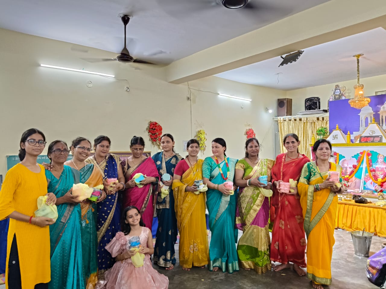 गायत्री परिवार का सामूहिक रक्षाबंधन कार्यक्रम आयोजित