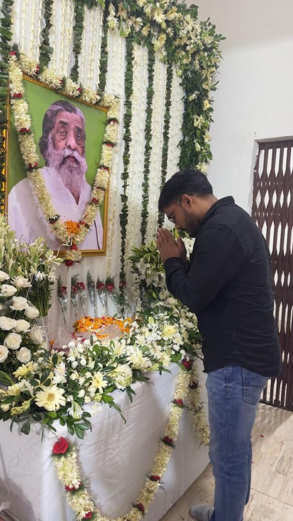 दिशोम गुरु शिबू सोरेन को एसडीएम ने दी अंतिम जोहार दिशोम गुरु शिबू सोरेन को एसडीएम ने दी अंतिम जोहार