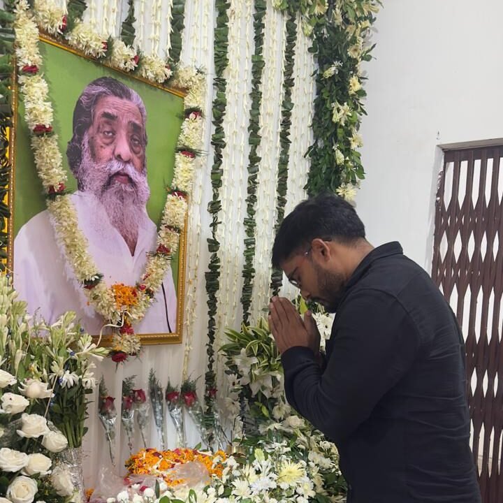 दिशोम गुरु शिबू सोरेन को एसडीएम ने दी अंतिम जोहार दिशोम गुरु शिबू सोरेन को एसडीएम ने दी अंतिम जोहार