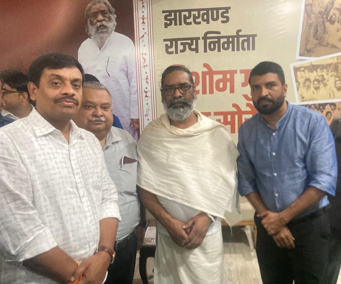 मुख्यमंत्री हेमंत सोरेन से मिलें महामंत्री आरके सिंह,एचआर हेड एवं अन्य। मुख्यमंत्री हेमंत सोरेन से मिलें महामंत्री आरके सिंह,एचआर हेड एवं अन्य।