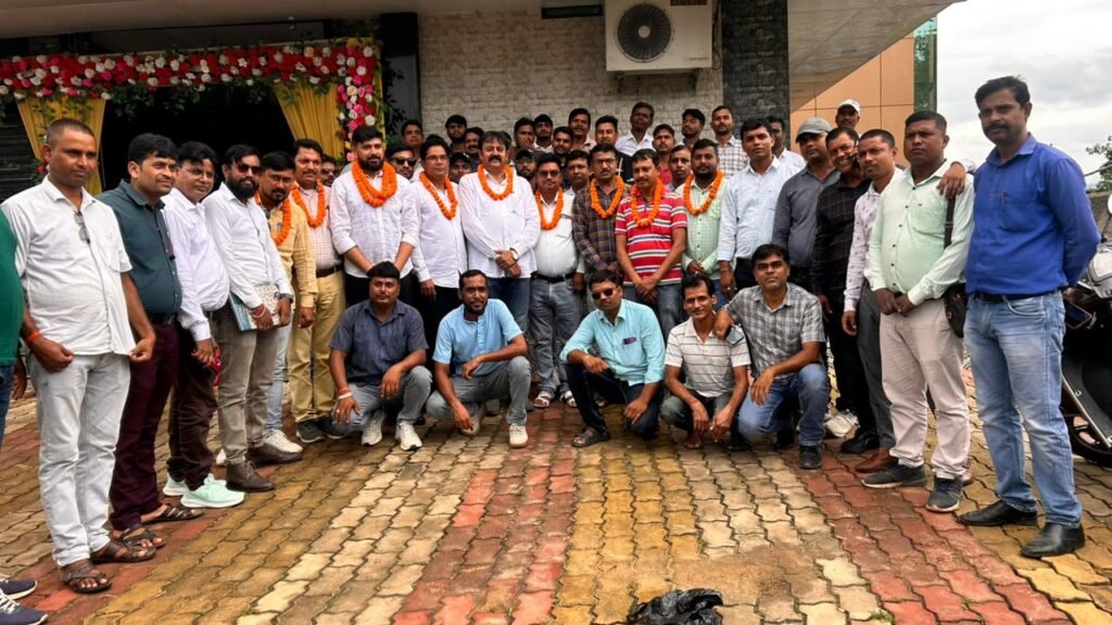 लातेहार प्रेस क्लब का गठन:विकास तिवारी अध्यक्ष और राजीव मिश्रा बने महासचिव लातेहार प्रेस क्लब का गठन:विकास तिवारी अध्यक्ष और राजीव मिश्रा बने महासचिव