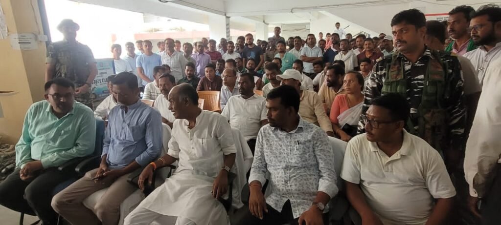 केंद्रीय सचिव पंकज मिश्रा का बरहेट आगमन, समस्याओं से हुए रुबरु केंद्रीय सचिव पंकज मिश्रा का बरहेट आगमन, समस्याओं से हुए रुबरु