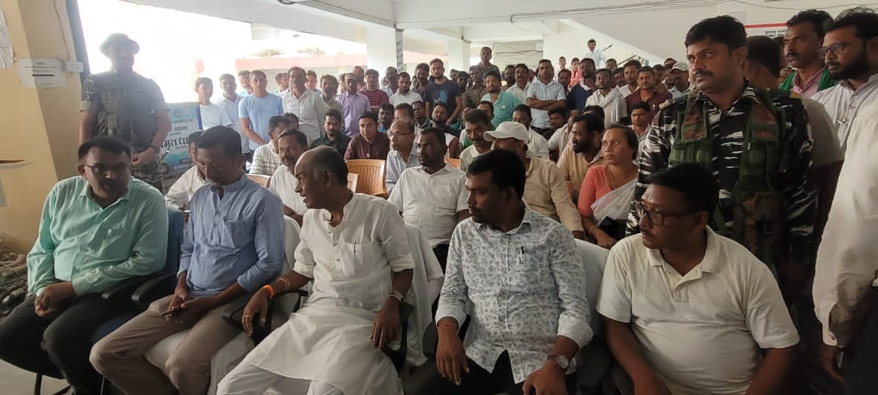 केंद्रीय सचिव पंकज मिश्रा का बरहेट आगमन, समस्याओं से हुए रुबरु केंद्रीय सचिव पंकज मिश्रा का बरहेट आगमन, समस्याओं से हुए रुबरु