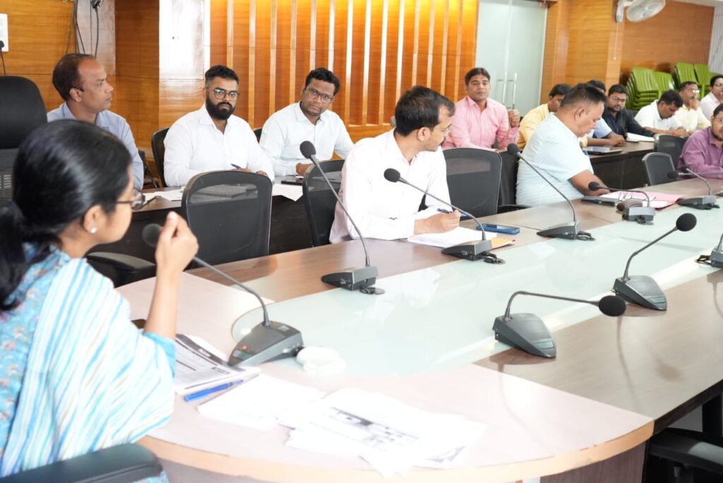 डीसी ने मेदिनीनगर नगर निगम,नगर पंचायत व नगर परिषद द्वारा किये जा रहे कार्यों की समीक्षा की डीसी ने मेदिनीनगर नगर निगम,नगर पंचायत व नगर परिषद द्वारा किये जा रहे कार्यों की समीक्षा की