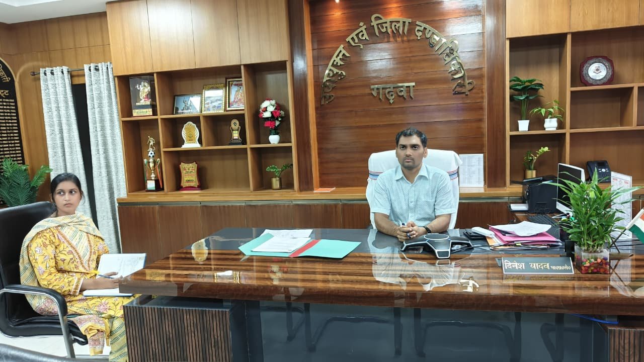 एमआरपी से अधिक दर पर यूरिया खाद बेचने की मिल रही है शिकायत