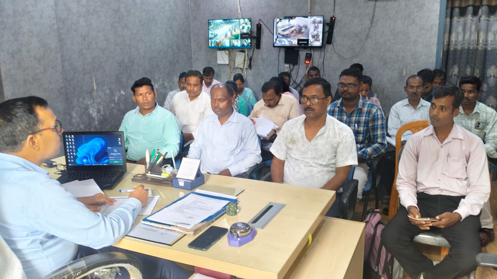 आबूवा आवास, जनमन योजना व प्रधानमंत्री आवास कार्य में तेजी लाने का निर्देश आबूवा आवास, जनमन योजना व प्रधानमंत्री आवास कार्य में तेजी लाने का निर्देश